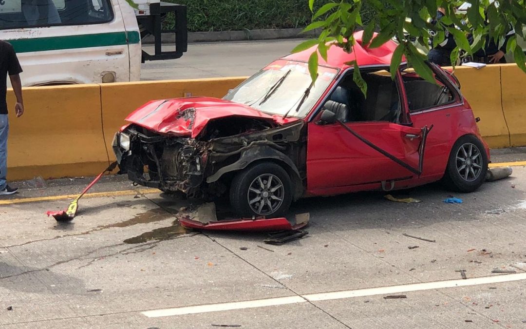 Vehiculo circulando en sentido contrario ocasiona accidente de tránsito en bulevar Monseñor Romero