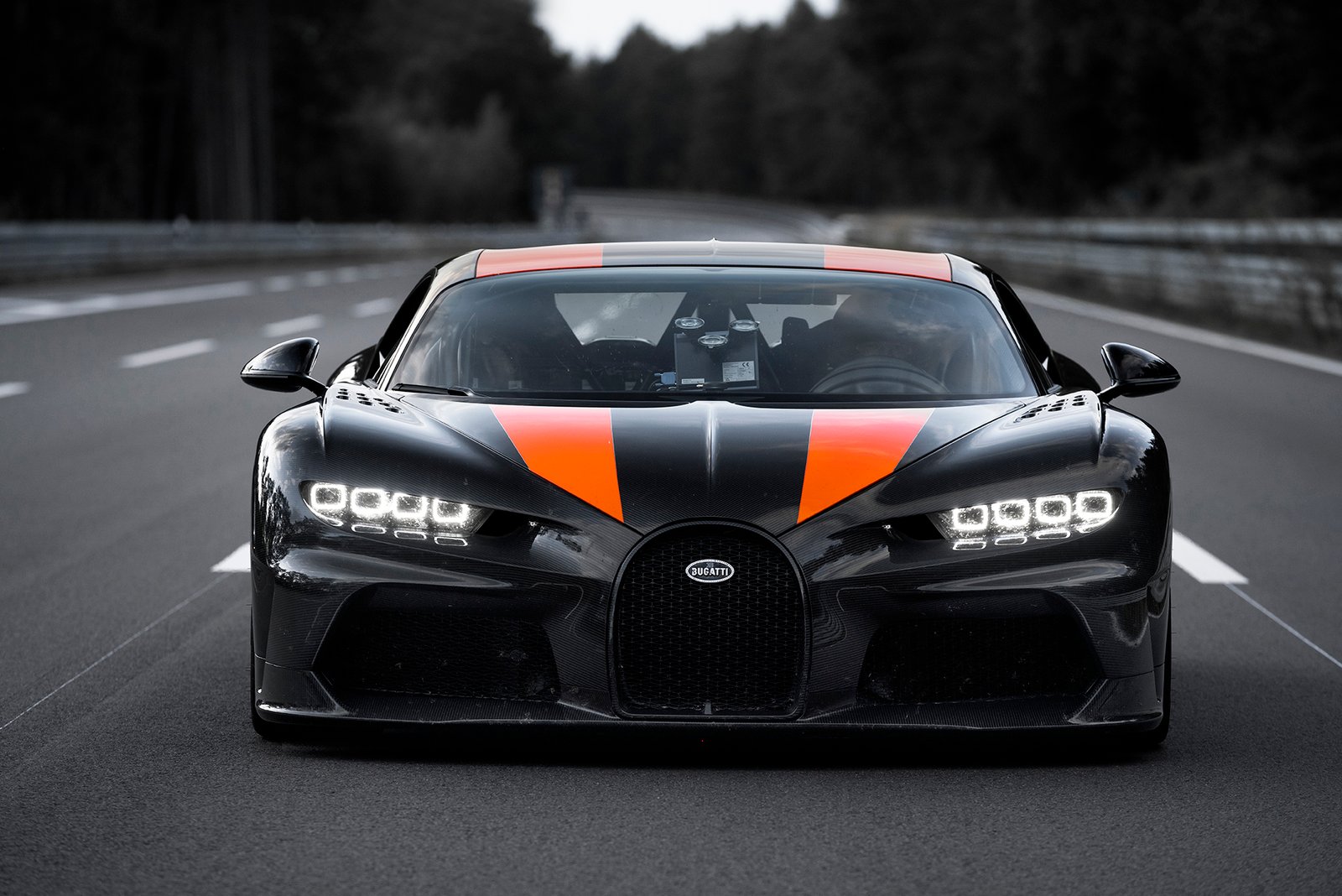 Bugatti chiron rompe record de  300mph