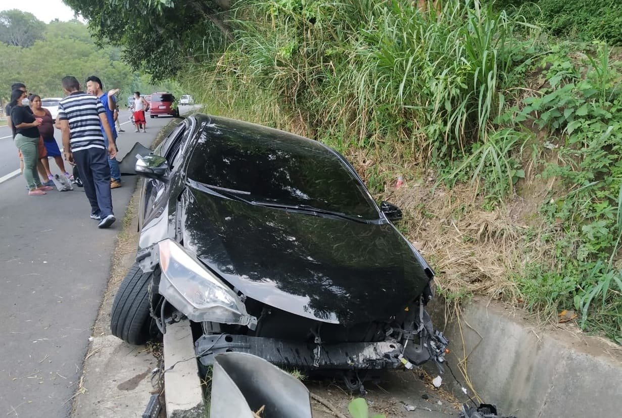 Accidente de tránsito sobre carretera de Oro