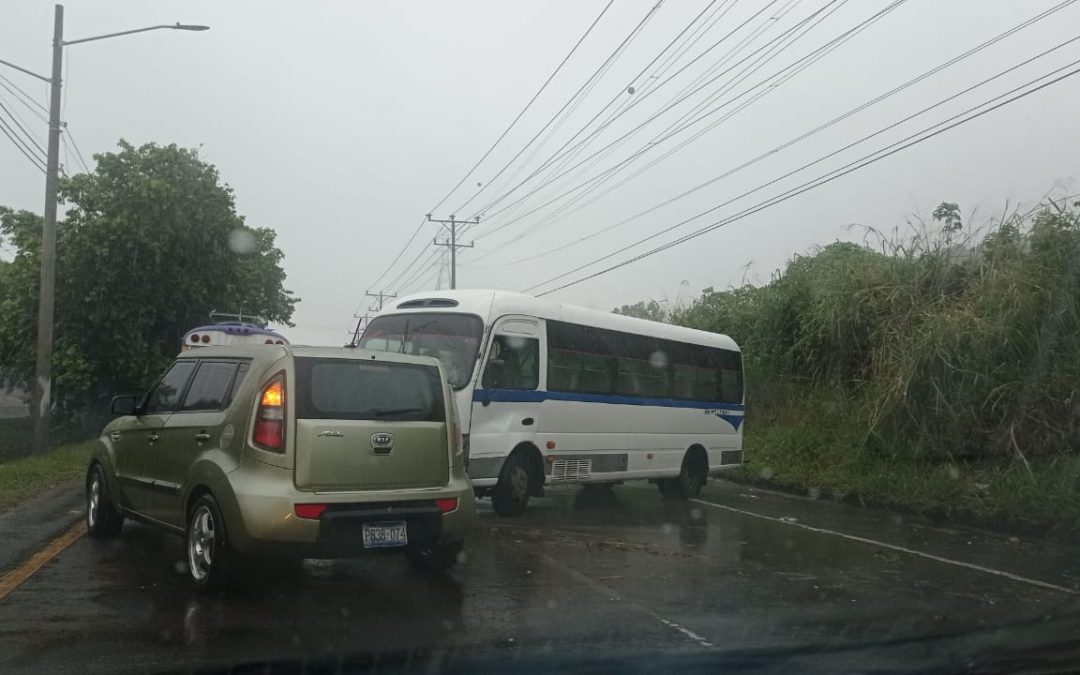 Accidente en kilómetro 8 de la autopista a Comalapa.