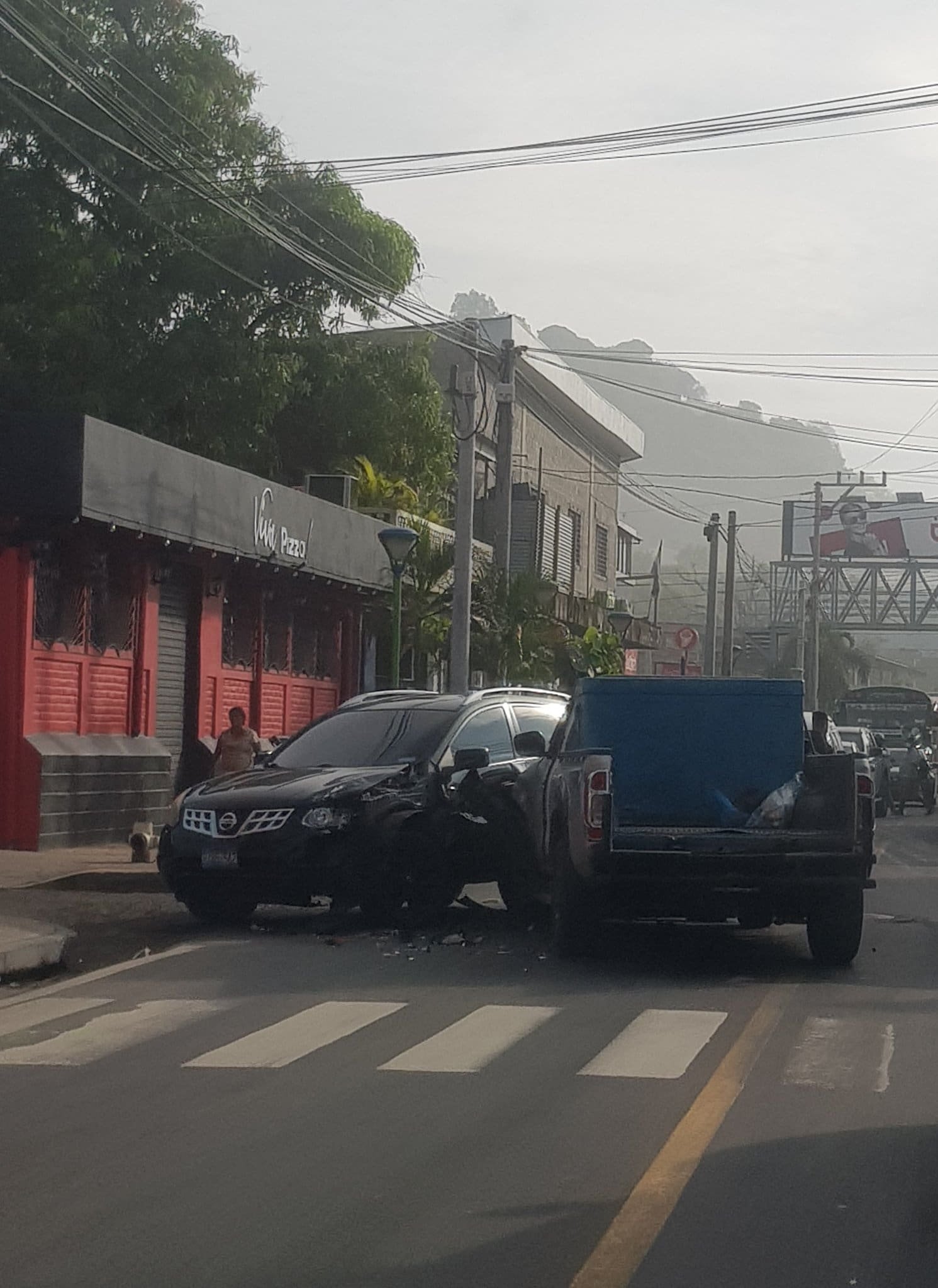 accidente frente a Viva Pizza en el puerto de la Libertad