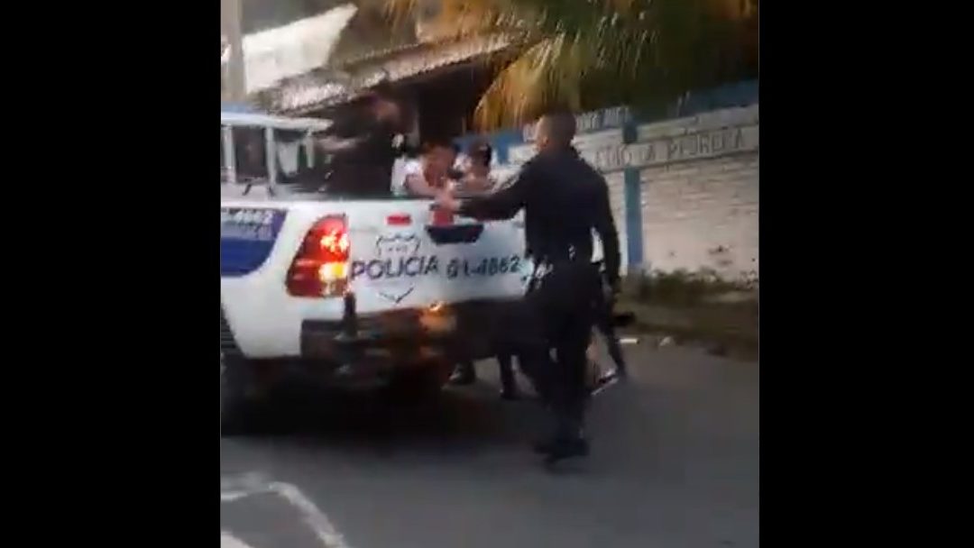 Detienen a agente policial por lesiones a sujeto en procedimiento de captura