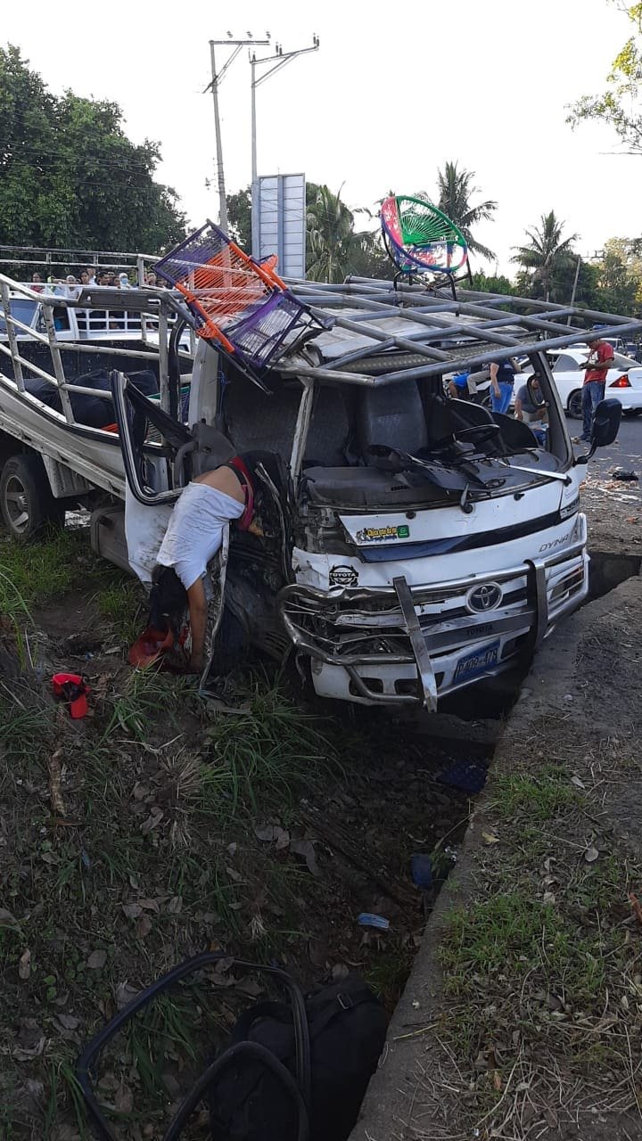 Fuerte accidente de tránsito sobre la carretera que conduce hacia SantaAna