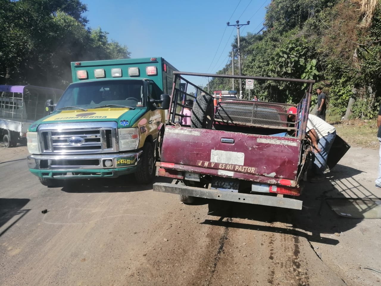 Accidente de tránsito en la entrada del municipio de Nejapa.