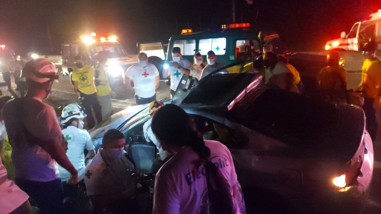 aparatoso accidente de tránsito carretera a Quezaltepeque